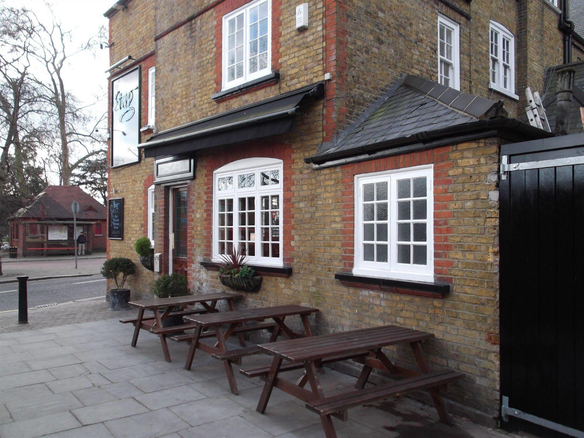 The Stag Enfield Hotel Exterior foto